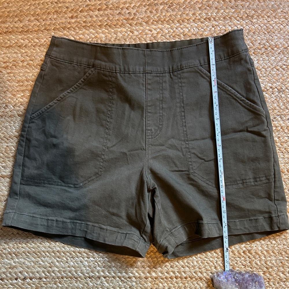 High-Rise Shorts - Picture 4 of 7